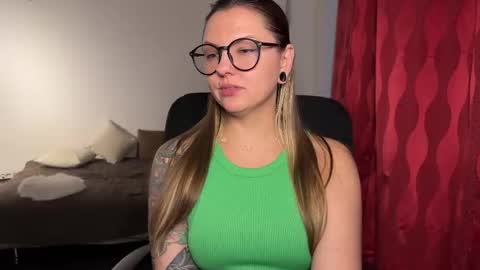  HADLY today day-off see u online 0112  online show from September 2025 04:01:01 PM