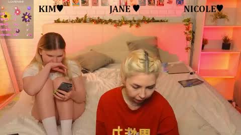 Merlizz Eva Jane Mila Nicole  left to right  online show from May 2026 01:57:16 AM