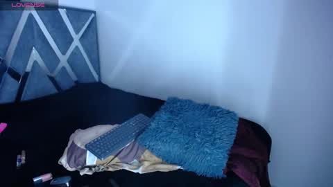 caroline online show from December 2025 12:48:01 AM