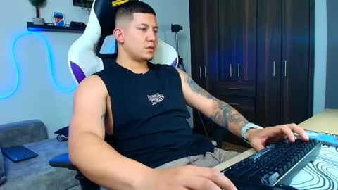 Roberto online show from February 2025 06:44:02 PM