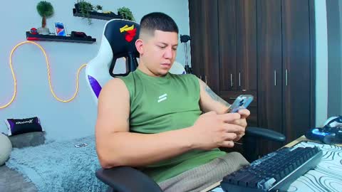 Roberto online show from February 2025 12:39:02 PM