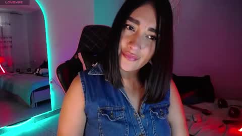 Snapshot of _santalove_ chatting on June 2026 08:19:01 PM SantaLove online show from June 2026 08:19:01 PM