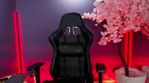 Sara online show from November 2025 12:37:01 PM