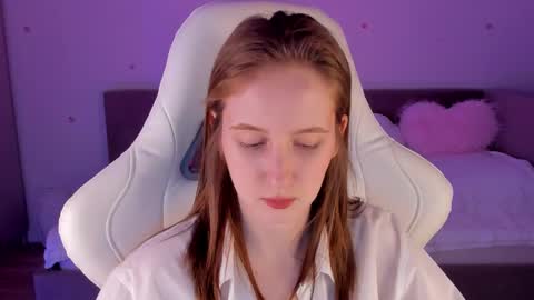 _secretelly_ online show from November 2025 05:05:01 AM