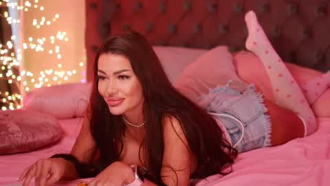 Selena online show from February 2025 11:14:02 AM