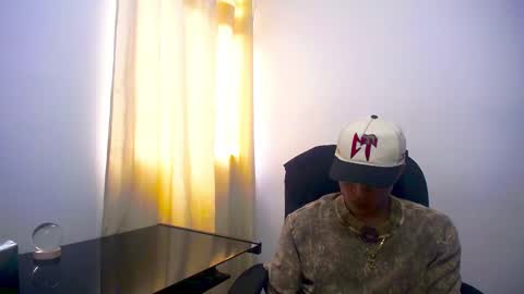 Juan Pablo-independent model online show from February 2025 07:50:02 PM