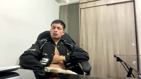 Juan Pablo-independent model online show from February 2025 05:48:02 AM