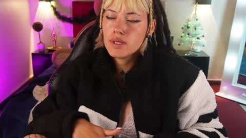 _sharlotte777 online show from December 2024 02:33:01 PM