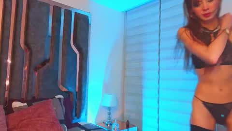 Snapshot of _silvia_vega_ chatting on May 2026 01:03:01 AM _silvia_vega_ online show from May 2026 01:03:01 AM