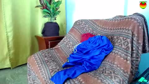 _skyleer_ online show from November 2025 01:00:02 AM