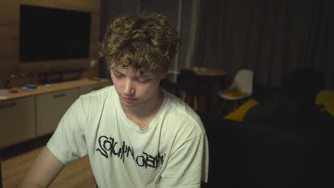 Snapshot of _sopranos_ chatting on January 2025 01:15:01 PM OLIVERpvt is open online show from January 2025 01:15:01 PM