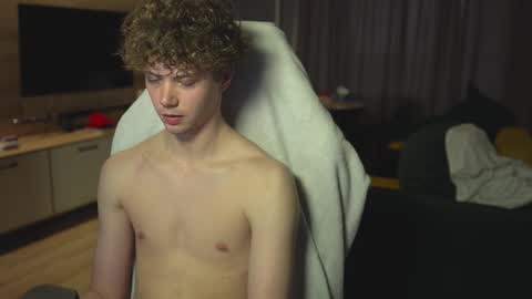 Snapshot of _sopranos_ chatting on March 2025 01:07:01 PM OLIVERpvt is open online show from March 2025 01:07:01 PM