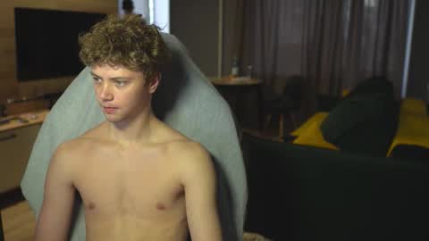 Snapshot of _sopranos_ chatting on October 2025 12:22:02 PM OLIVERpvt is open online show from October 2025 12:22:02 PM