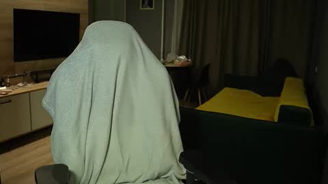 OLIVERpvt is open online show from February 2026 05:09:02 PM