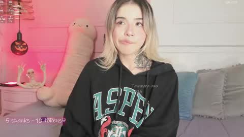 _tammarra_ online show from October 2025 08:53:02 PM