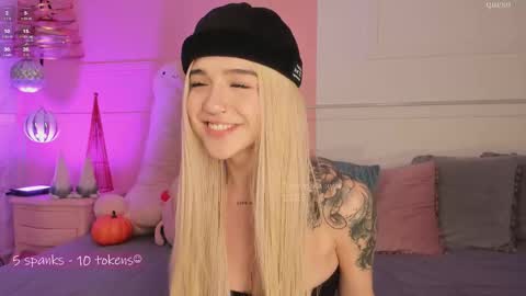 _tammarra_ online show from December 2025 06:47:02 PM