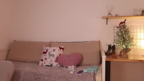 Annie online show from December 2024 04:31:02 AM