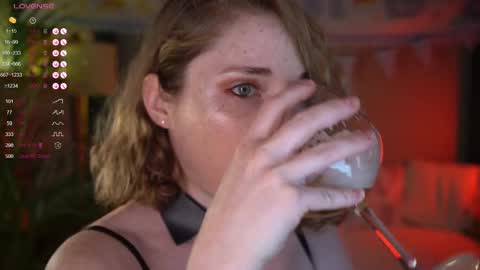 Evi online show from October 2025 07:44:02 PM