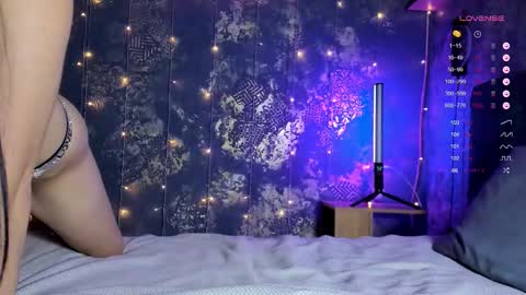 _thenightmoon_ online show from November 2025 01:55:01 PM