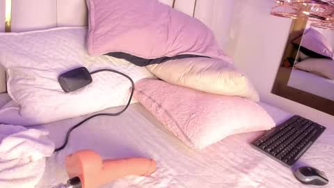 Rousse  online show from March 2025 10:42:01 PM