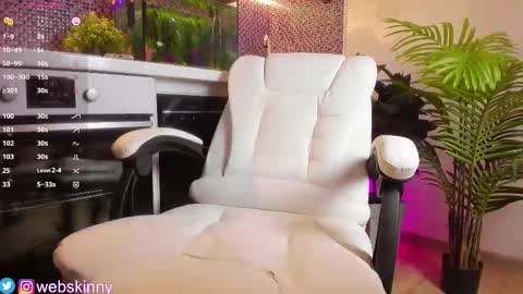 Julia online show from September 2025 06:59:02 AM