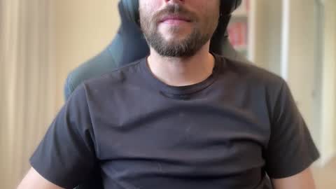 Snapshot of _ur_happy_meal chatting on March 2026 04:40:02 PM DJ online show from March 2026 04:40:02 PM