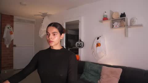 Anastasia Vahos online show from October 2025 06:56:01 PM