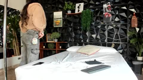 _valentina_69 online show from October 2025 02:19:01 PM