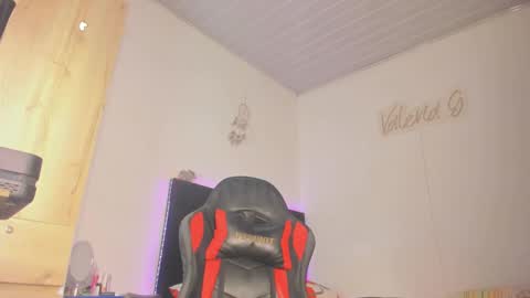    online show from October 2025 10:53:02 PM