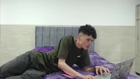 _vanie online show from November 2025 06:00:02 AM