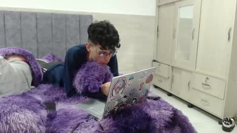 _vanie online show from November 2025 06:15:01 PM