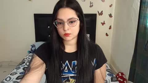 _victoriia_971 online show from March 2026 01:40:02 PM