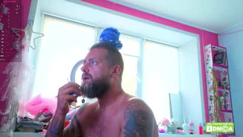 Wayan online show from October 2025 10:27:02 AM