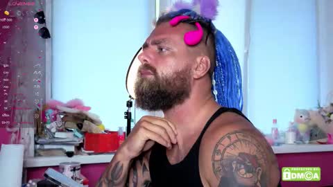 Wayan online show from October 2025 05:08:02 AM