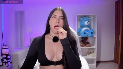 Snapshot of _wtdreamgirl chatting on June 2026 05:35:02 AM Luisa online show from June 2026 05:35:02 AM