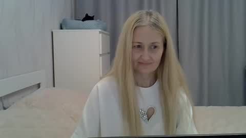 _xsharonx_ online show from January 2025 02:47:01 PM