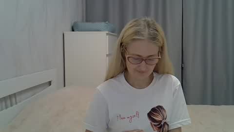 _xsharonx_ online show from January 2025 06:05:01 PM