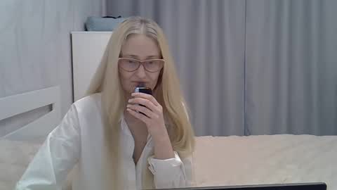 _xsharonx_ online show from January 2025 12:56:01 PM
