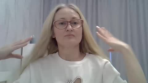 _xsharonx_ online show from January 2025 11:45:02 AM