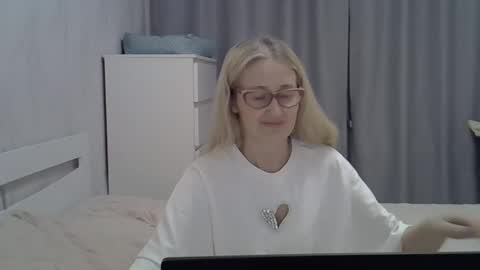 _xsharonx_ online show from January 2025 05:49:01 PM