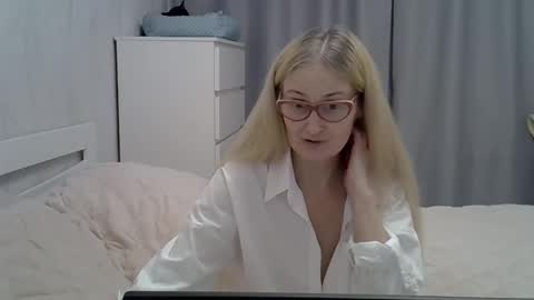 _xsharonx_ online show from January 2025 05:42:02 PM