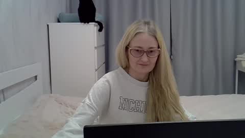 _xsharonx_ online show from February 2025 08:08:02 PM