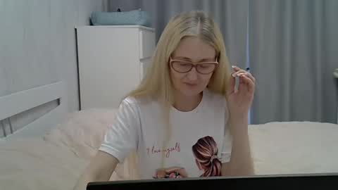 _xsharonx_ online show from February 2025 01:30:01 PM