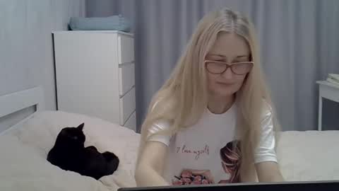 _xsharonx_ online show from February 2025 11:12:02 AM