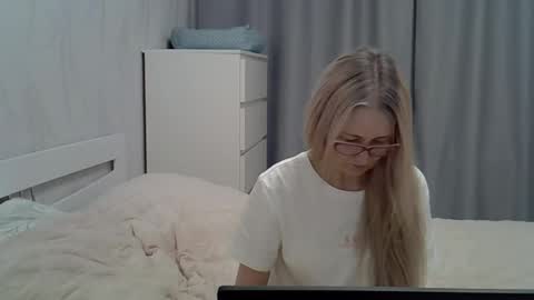 _xsharonx_ online show from February 2025 05:22:01 PM