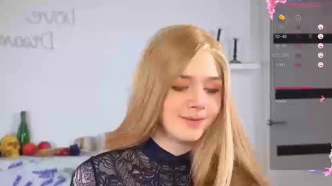 LITTLE FOX online show from November 2025 06:19:01 PM