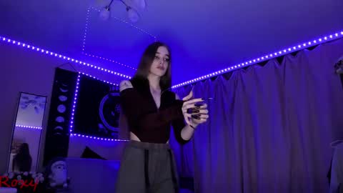 Roxy online show from April 2026 07:07:01 PM