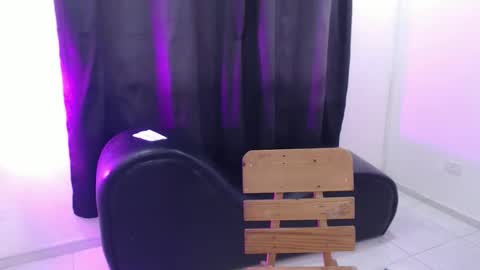 yuky online show from April 2026 08:00:02 PM