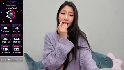 Mia online show from December 2025 12:42:01 AM