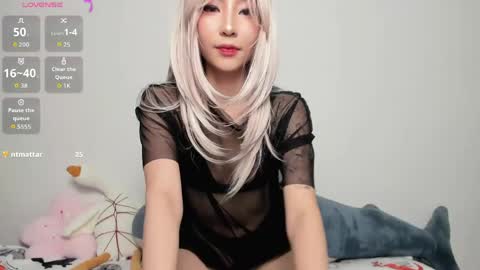 Snapshot of _yuriko chatting on May 2026 10:17:02 PM Mia online show from May 2026 10:17:02 PM